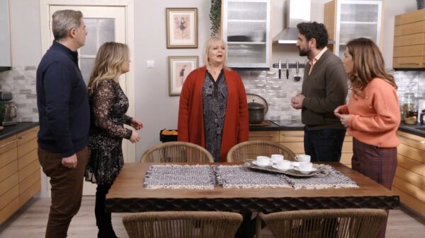 Το σόι σου – Νέες περιπέτειες για Χαμπέους και Τραντάφυλλους