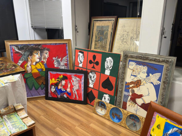 Πλαστοί πίνακες ζωγραφικής: Δικαστική γραφολόγος εξηγεί πώς μπορούμε να καταλάβουμε αν ένα έργο είναι γνήσιο, τι συμβαίνει με τις αποζημιώσεις