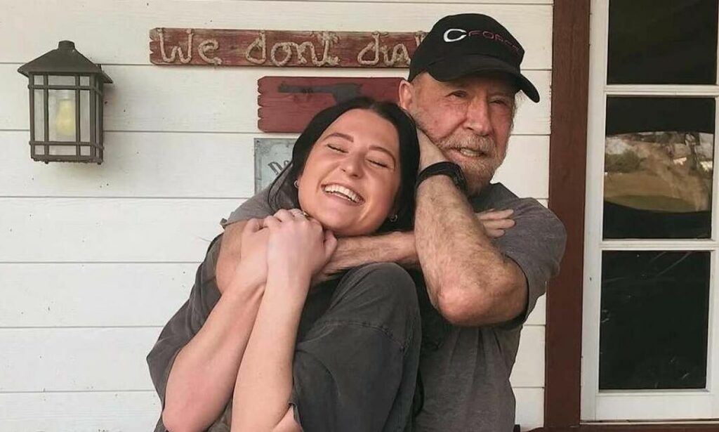 Τσακ Νόρις: «Ο κόσμος έχασε έναν θρύλο, αλλά εγώ έχασα τον παππού μου», λέει η εγγονή του