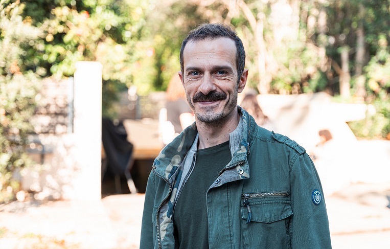 Μιχάλης Βαλάσογλου:  Αυτές οι ποιότητες, σου ξυπνάνε όταν συναντηθείς με έναν άνθρωπο που μαζί, από κοινού,  εμπνέεστε για κάτι τέτοιο…