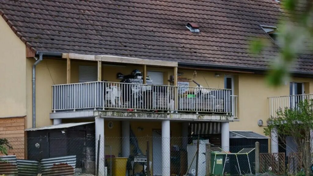 Προφυλακίστηκε ο πατέρας που είχε φυλακίσει σε βανάκι τον γιο του γιατί δεν τον ήθελε η σύντροφός του