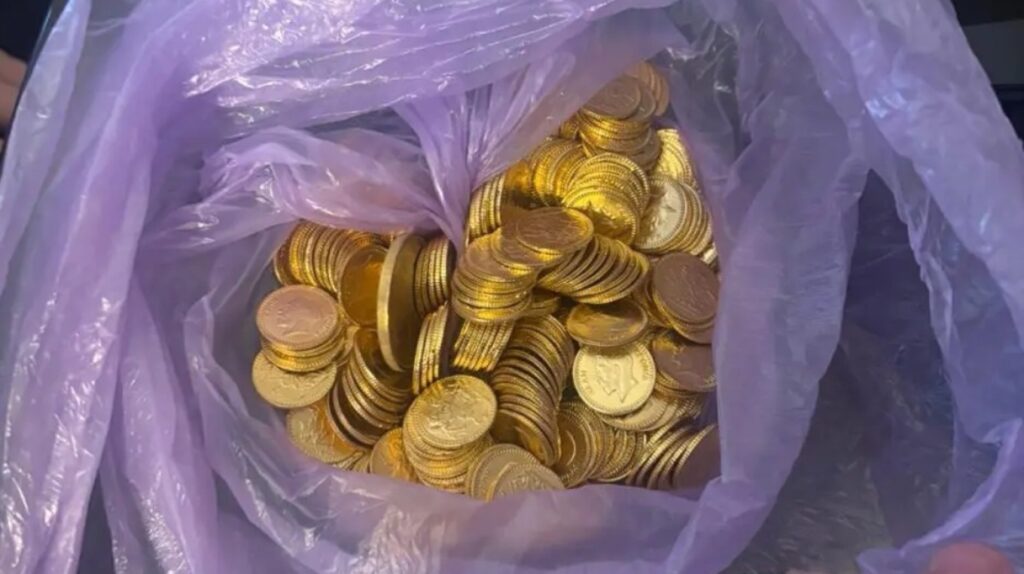 Ακόμα μία γυναίκα κατήγγειλε μέλος της οικογένειας Βιλανάκη: Η απάτη με τις λίρες και οι φωτογραφίες ενώ ήταν γυμνή