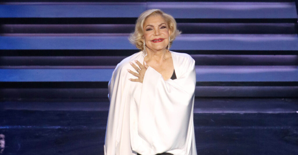 Στο νεκροταφείο Κηφισιάς, σε στενό κύκλο και υπό τους ήχους των αγαπημένων της τραγουδιών, έπεσε η αυλαία για τη Μαρινέλλα