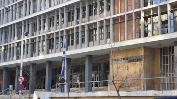 Πατέρας στη Θεσσαλονίκη επιτέθηκε στη σύζυγό του επειδή εκείνη ξύπνησε το παιδί