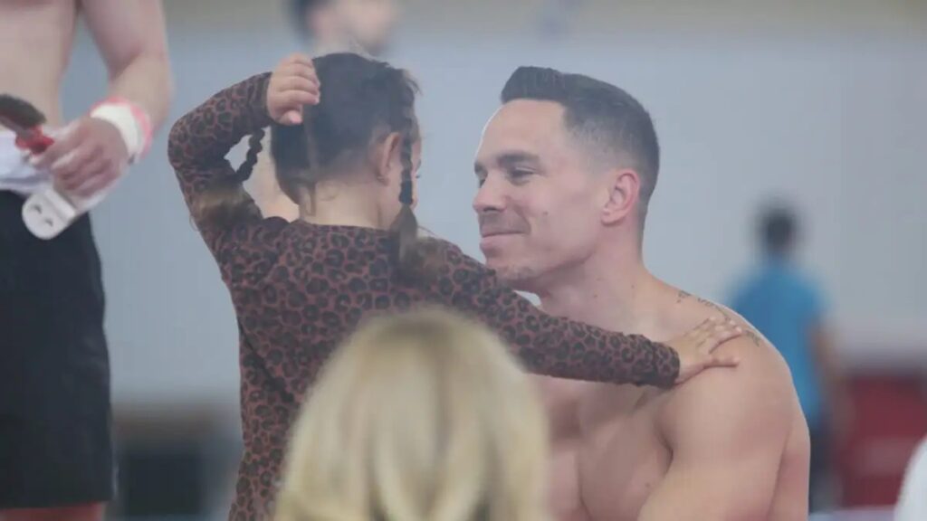 Λευτέρης Πετρούνιας: Η στιγμή που οι κόρες του τον βλέπουν να κατακτά το χρυσό μετάλλιο στο Κάιρο