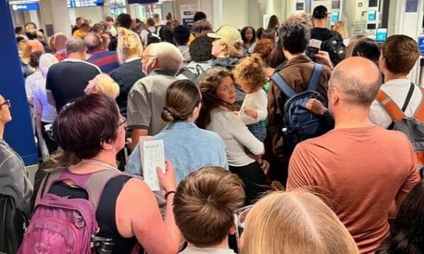 Ευρώπη: Χάος στα αεροδρόμια από τους νέους συνοριακούς ελέγχους – Τεράστιες ουρές και καθυστερήσεις