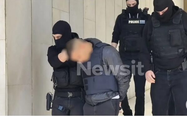 Άγιος Δημήτριος: Οι κινήσεις του δράστη πριν και μετά τη δολοφονία του 27χρονου – «Οι κοπέλες υπέδειξαν τον 20χρονο» λέει ο δικηγόρος τους