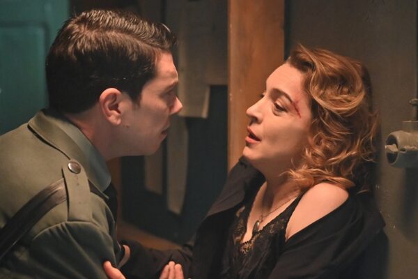 Άγιος έρωτας – Η Δέσποινα καταγγέλλει τον Μαρκόπουλο για βιασμό!