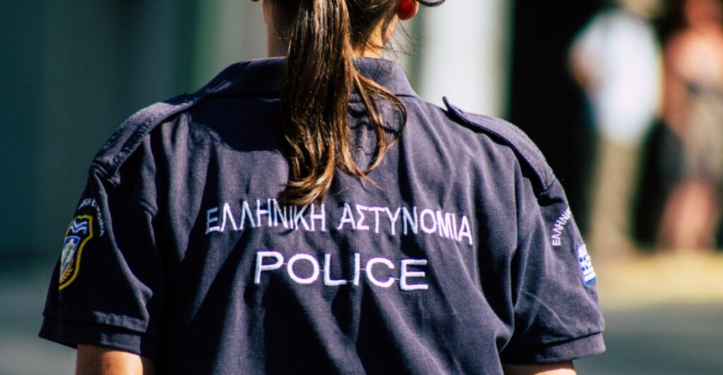 Επικοινωνία με τα παιδιά της ζητά η πρώην σύζυγος του αστυνομικού της Βουλής μετά την αθώωσή της