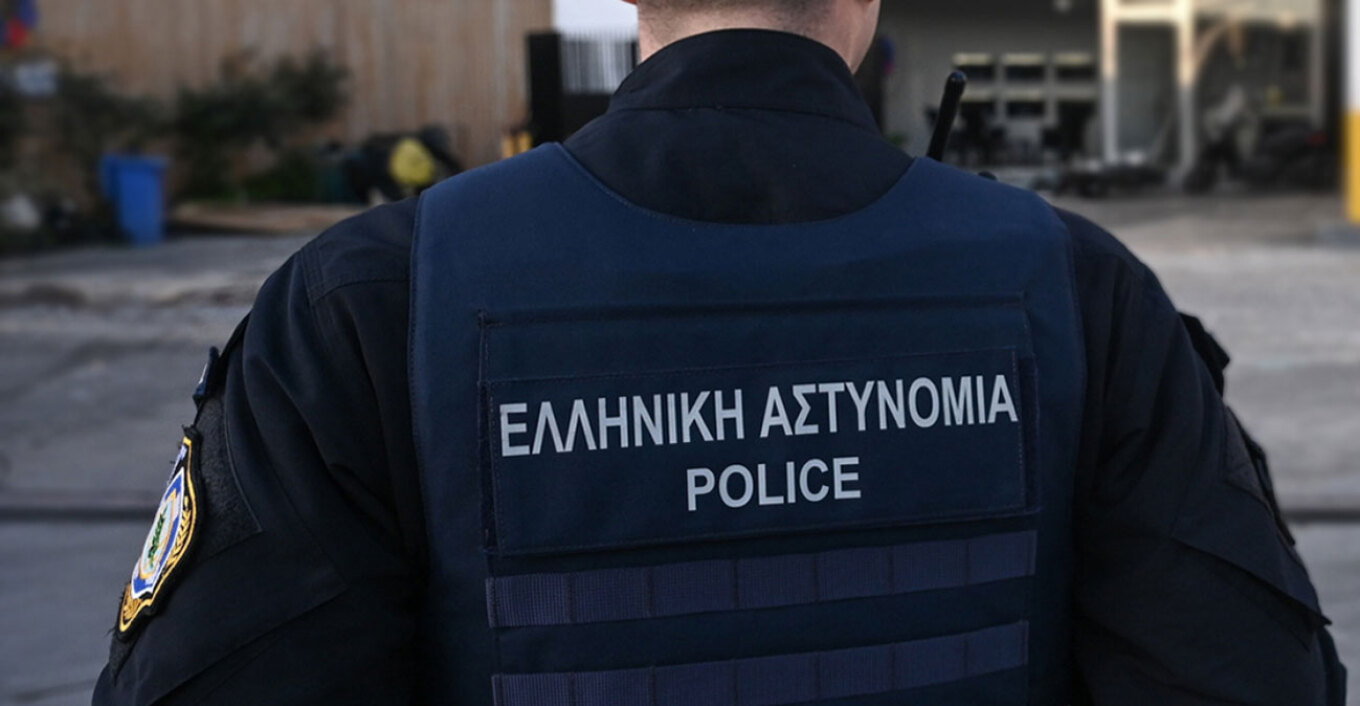 Τέσσερις φορές ισόβια στον πρώην αστυνομικό της Βουλής για τη σεξουαλική κακοποίηση των παιδιών του - Zinapost.gr