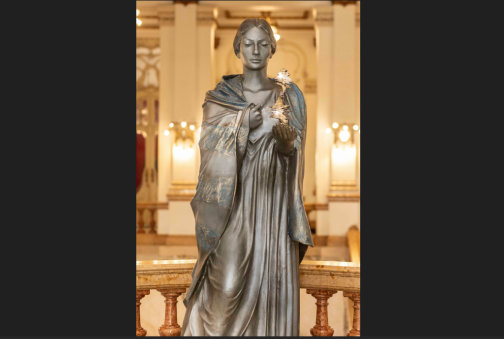 Μαρία Κάλλας: Το μνημειώδες γλυπτό Νίκου Φλώρου ταξίδεψε στην Όπερα του Σάο Πάολο