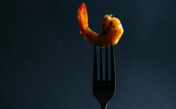 Θεσσαλονίκη: Μαθητής έσωσε με λαβή Χάιμλιχ γυναίκα που παραλίγο να πνιγεί από γαρίδα