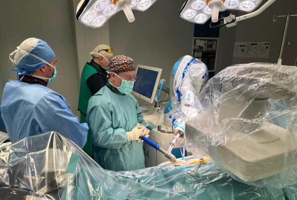 Πρώτη εφαρμογή ολικής αρθροπλαστικής ισχίου με το ρομποτικό σύστημα Rosaστο Metropolitan General