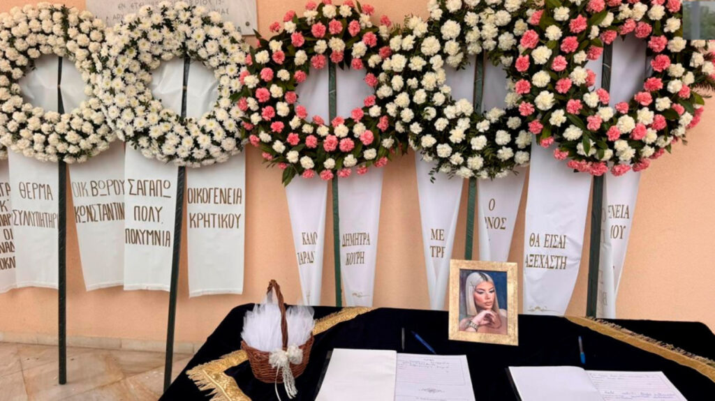 «Καλό ταξίδι αγγελούδι μου»: Σε κλίμα οδύνης συγγενείς και φίλοι λένε το τελευταίο «αντίο» στην 19χρονη Μυρτώ