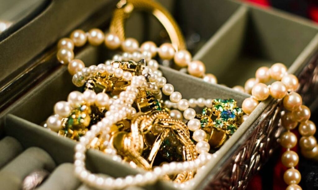 Κιλκίς: «Άρπαξαν» κοσμήματα αξίας 12.000 ευρώ προσποιούμενοι τους υπαλλήλους της ΔΕΗ