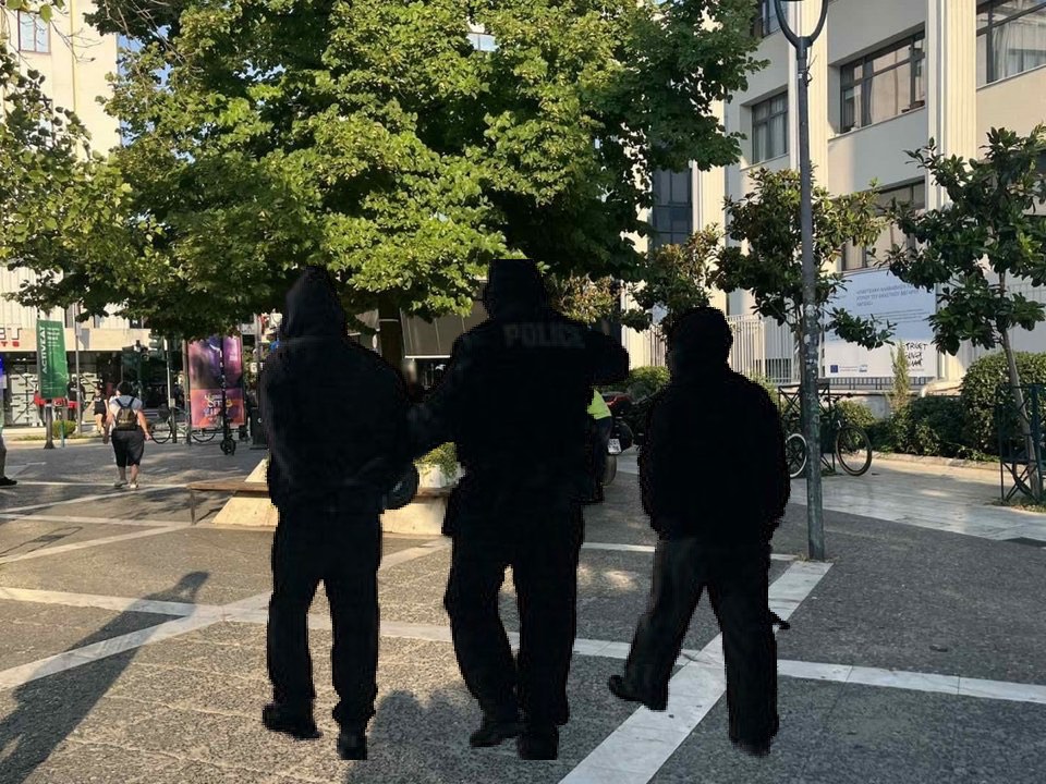 Λάρισα: Επειδή λιμπίστηκαν τη ζακέτα του, τρεις νταήδες γρονθοκόπησαν 15χρονο για να του την κλέψουν