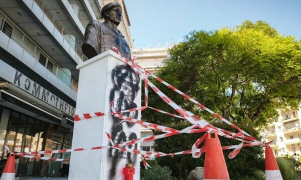 Αποκλειστικό: Βανδάλισαν την προτομή του Λυγγερίδη, του αστυνομικού που δολοφονήθηκε στου Ρέντη- Ξεσπούν οι γονείς του “Βεβήλωσαν το μνημείο του παιδιού μας που έδωσε τη ζωή του για την πατρίδα”