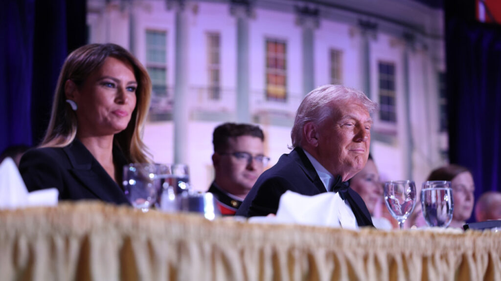 Οι πρώτες λέξεις που είπε η Μελάνια στον Τραμπ δευτερόλεπτα μετά τους πυροβολισμούς, δείτε βίντεο