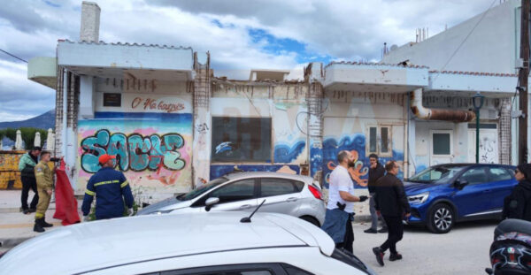 Συνελήφθη ο εργολάβος για το μπαλκόνι που κατέρρευσε και σκότωσε γυναίκα στην Κόρινθο, αναζητούνται μηχανικός, ιδιοκτήτρια και εργάτες