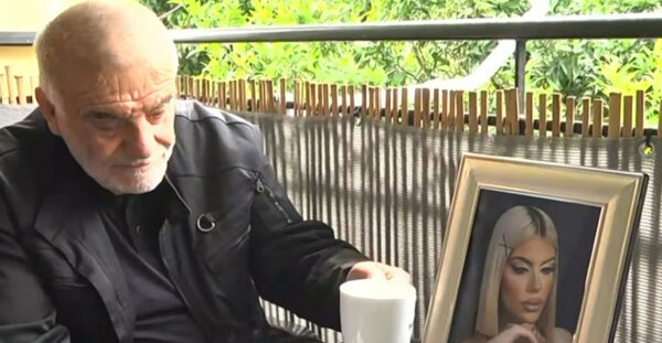 «Τη συμβούλευα, την καμάρωνα, δεν μπορώ να το αντέξω»: Ράκος ο πατέρας της Μυρτώς μετά το τρισάγιο στην Κεφαλονιά