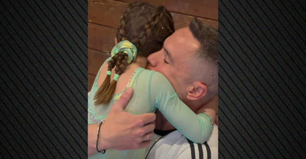 Η συγκίνηση του Λευτέρη Πετρούνια για τα τέσσερα μετάλλια της κόρης του στην ενόργανη γυμναστική