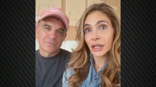 Ο Ρόμπι Γουίλιαμς και η σύζυγός του ζητούν την απαγόρευση των social media για παιδιά στο Ηνωμένο Βασίλειο