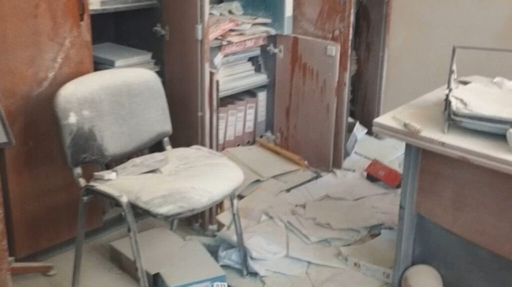 Διέρρηξαν και βανδάλισαν σχολικό συγκρότημα στην Γλυφάδα, έκλεψαν χρήματα και υπολογιστές