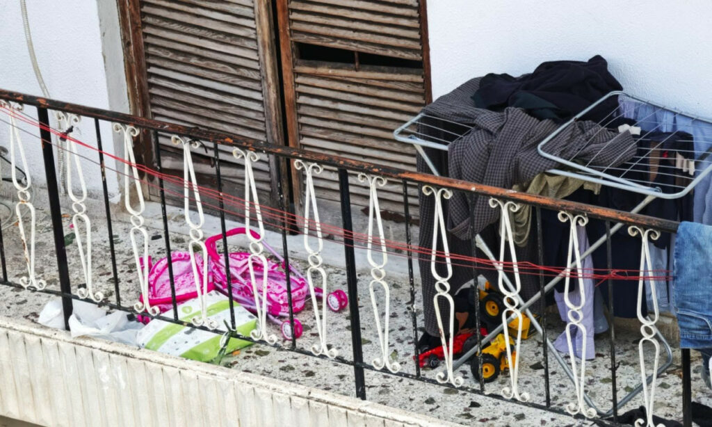 Άγιοι Ανάργυροι: Υποσιτισμένα τα τρία παιδιά που εντοπίστηκαν σε «τρώγλη»