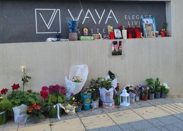 Δολοφονία 21χρονου Νικήτα: Συρρέουν καθημερινά στο σημείο που τον εκτέλεσαν 20 μέρες μετά το έγκλημα