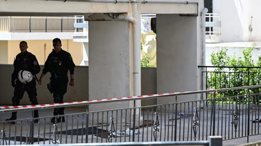 Η τραγωδία της Ηλιούπολης: Πώς δύο κορίτσια 17 ετών έφτασαν στην πτώση στο κενό; Βαραίνουν τα ερωτήματα