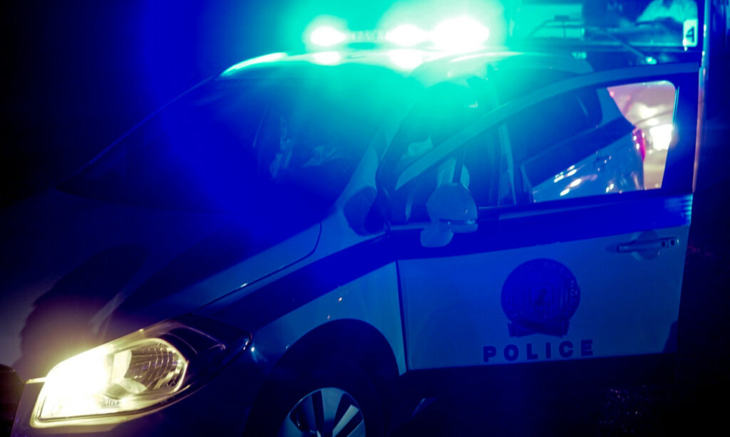 Αγρίνιο: Γυναίκα δέχθηκε άγρια επίθεση από τον σύντροφό της – Χτύπησε το κεφάλι της σε τζάμι
