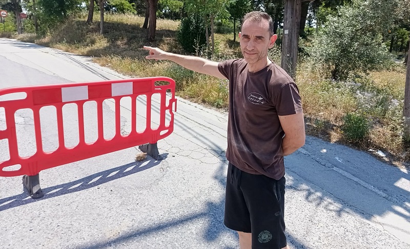 Μόνο στο zinapost.gr-Έκλεισαν δρόμο στις εργατικές κατοικίες του Φοίνικα Καλαμαριάς εδώ και ένα χρόνο: Όσα καταγγέλει κάτοικος της περιοχής