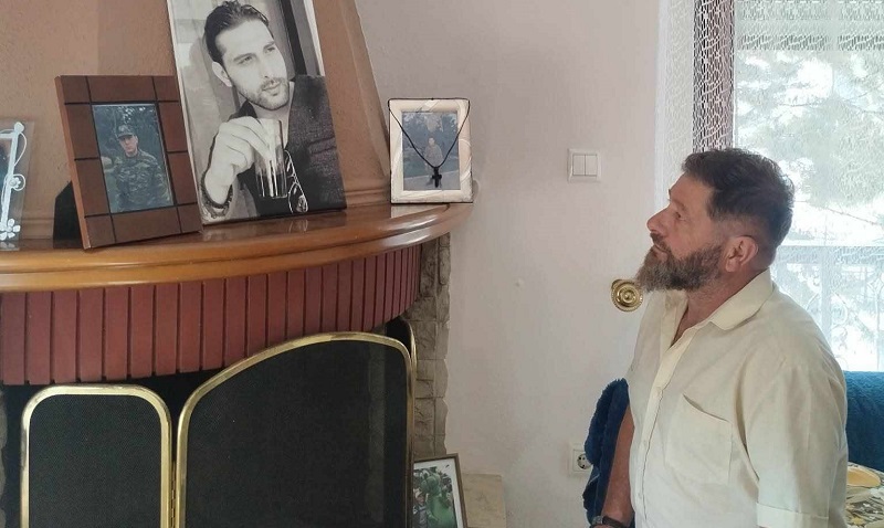 Αποκλειστικό-Η σπαρακτική συνέντευξη του πατέρα του 34χρονου Δημήτρη που πριν 4 χρόνια διαμελίστηκε σε ρομποτικό κάδο: Αγόρι μου, αγγελούδι μου, γιε μου, με ακούς;