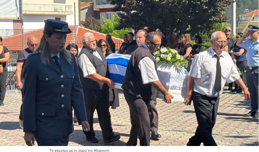 Δράμα: Σε κλίμα οδύνης η κηδεία της 45χρονης που σκότωσε με 7 μαχαιριές ο 50χρονος σύζυγός της