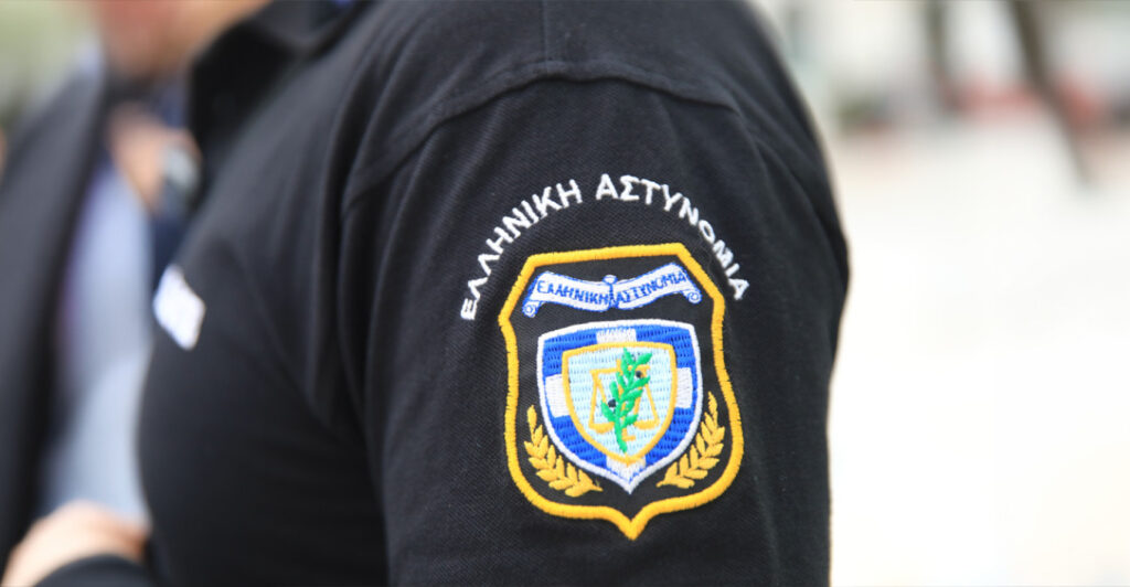 Αναζητείται φυγόποινος αστυνομικός μετά την καταδίκη του για βία: Χτυπούσε τη σύζυγό του ακόμα και έγκυο