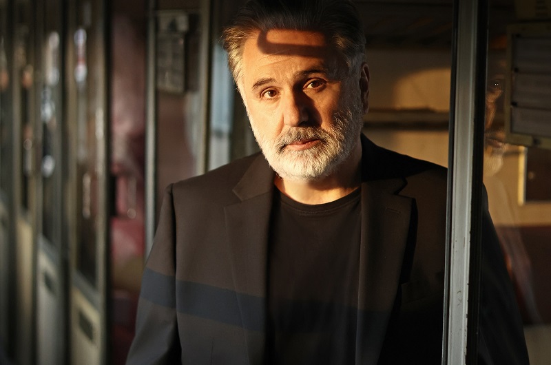 “Μπλέ ώρες”: Ένα συγκλονιστικό ερωτικό δράμα με τους τηλεθεατές να ακολουθούν τους ήρωες σε μία διαδρομή γεμάτη μυστήριο και ανατροπές