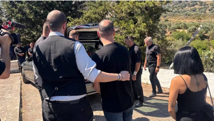 Σταυρούλα Λεβεντάκη: Θρήνος στην κηδεία της στο Βαρύπετρο Χανίων – Δικαιοσύνη ζητούν οι συγγενείς