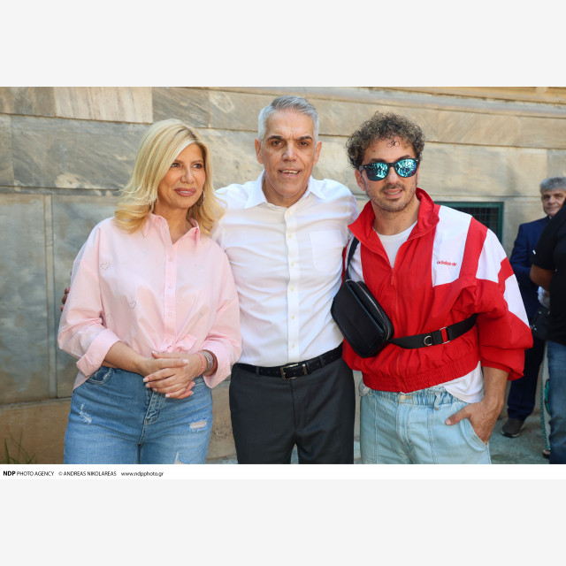 Με φόντο την Παλαιά Βουλή, πλήθος πολιτών και γνωστές προσωπικότητες συμμετείχαν σε έναν “διάλογο για την Αθήνα”, που διοργάνωσε με μεγάλη επιτυχία ο Χρήστος Τεντόμας, Αντιπρόεδρος του Δημοτικού συμβουλίου.