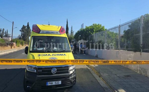 «Κρατούσε τη γυναίκα από το λαιμό, εκείνη έκανε νόημα για βοήθεια»: Αυτόπτης περιγράφει πώς ο αστυνομικός πυροβόλησε τη σύζυγό του στη Λεμεσό