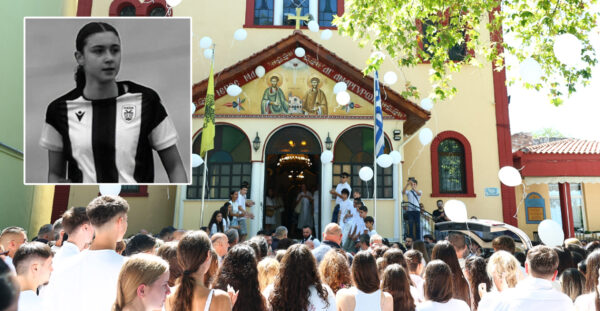 Στα λευκά το αντίο στην 15χρονη Άννα-Μαρία που σκοτώθηκε σε τροχαίο στη Θεσσαλονίκη, «αντίο στο πιο όμορφο κορίτσι»
