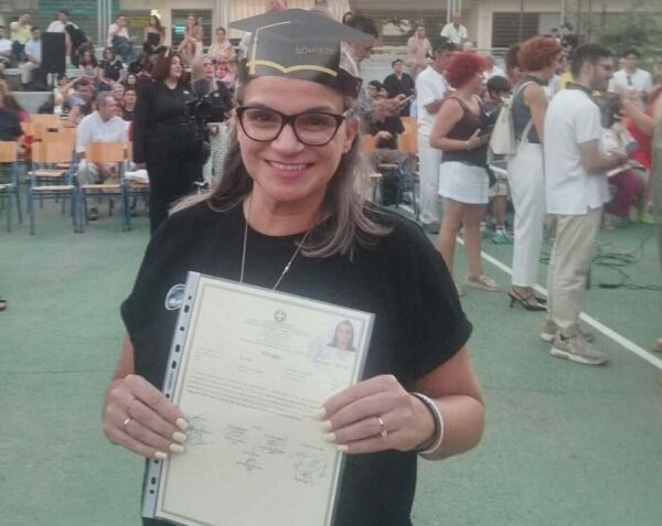 Μητέρα 3 παιδιών πέρασε μαζί με την κόρη της στο Πανεπιστήμιο – «Ποτέ δεν είναι αργά στη ζωή»