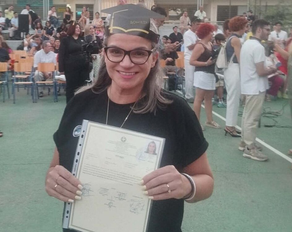 Μητέρα 3 παιδιών πέρασε μαζί με την κόρη της στο Πανεπιστήμιο – «Ποτέ δεν είναι αργά στη ζωή»