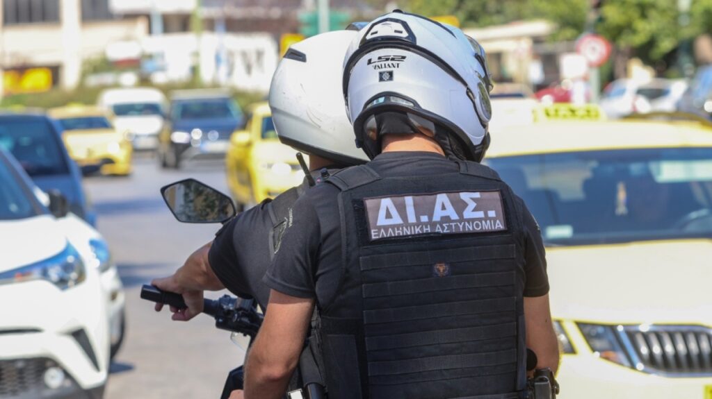 Τρεις ανήλικοι συνελήφθησαν στο Μεσολόγγι για επίθεση σε 15χρονο: Τον χτύπησαν και του πέταξαν γλάστρα