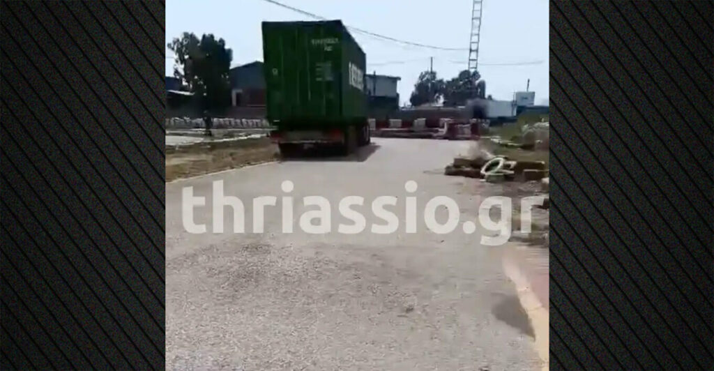 Φορτηγό στον Ασπρόπυργο έχασε τον έλεγχο και μπήκε σε πίστα καρτ, δείτε βίντεο