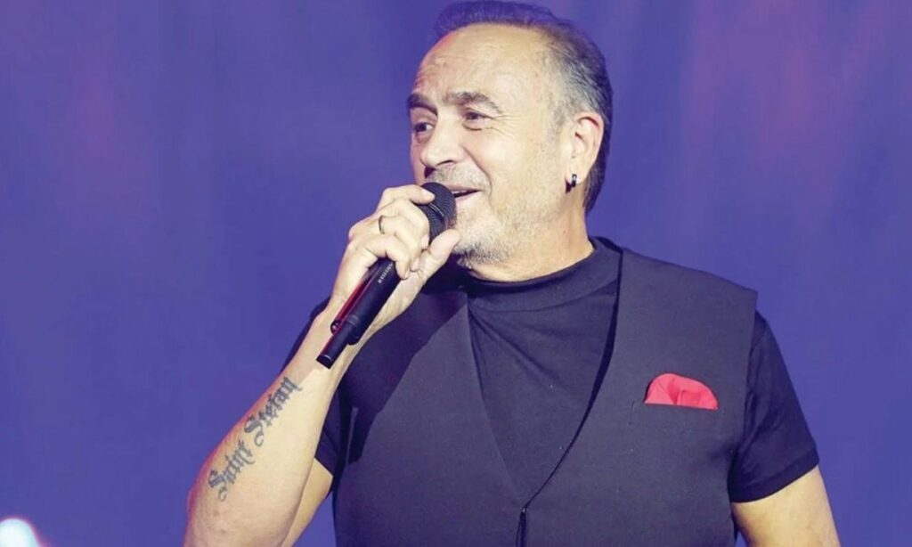Ξύλο σε εμφάνιση του Σταμάτη Γονίδη: «Βγάλε τον έξω ρε, βγάλε τον έξω…» – Βίντεο από τη συμπλοκή