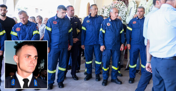 Θρήνος στην κηδεία του 27χρονου Ανθυποπυραγού Κωνσταντίνου Λαιμοδέτη που έχασε τη ζωή του στο Γύθειο, με τιμές ήρωα το τελευταίο αντίο