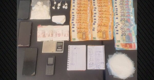 Συνελήφθη 34χρονος για διακίνηση κοκαΐνης στη Μήλο, έκρυβε μεγάλες ποσότητες γύρω από το σπίτι του