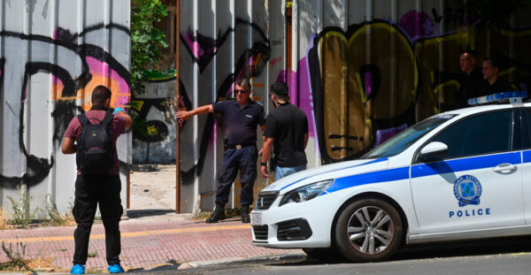 Εντοπίστηκαν ανθρώπινα μέλη μέσα σε βαλίτσα στην Κυψέλη- Η σορός ανήκει σε γυναίκα-Είναι σε προχωρημένη σήψη, φορούσε σορτσάκι