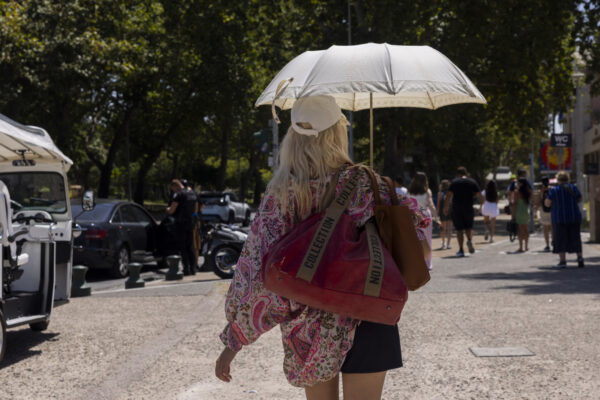 Ζέστη έως 37°C σήμερα, καταιγίδες και ισχυροί βοριάδες από το Σάββατο