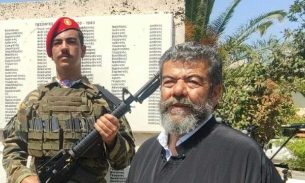 «Σε ευχαριστώ παιδί μου»: Η περηφάνια του παπά Ανδρέα των Ανωγείων για τον γιο του